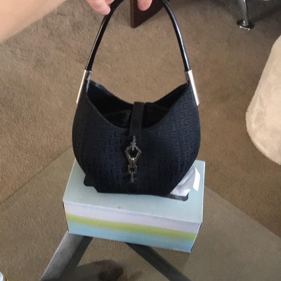 guess hard shell luggage